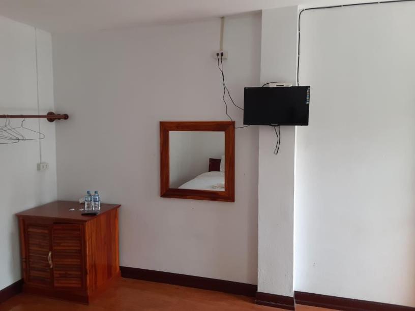 Alisona Hostel Ванг-Виенг Экстерьер фото